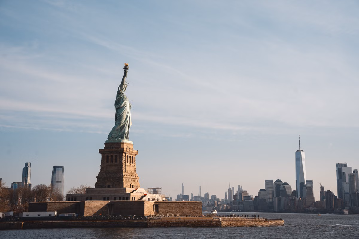 Statue of Liberty and the New York City skyline — Vincaro trade with the United States